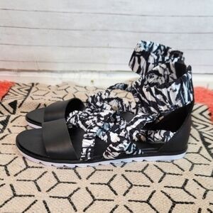 SOREL ELLA II SCRUNCHED CUFF BLACK & WHITE SANDALS
